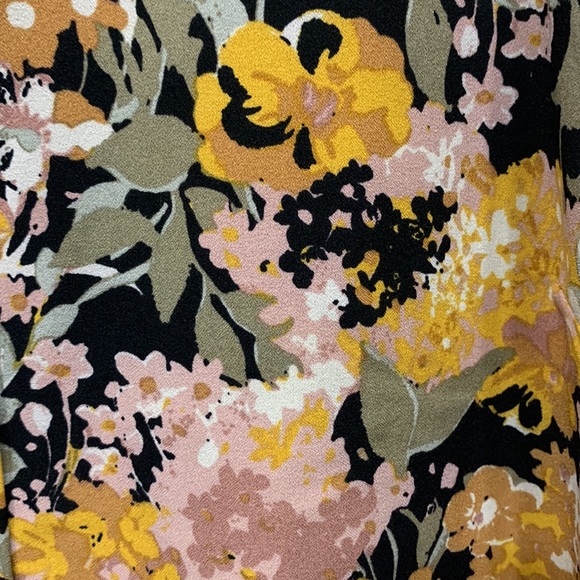 D&CO Women’s Black Multi-Floral Long Sleeve Button Down Shirt - Picture 7 of 7